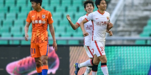  武磊破门海港击败申花夺超级杯