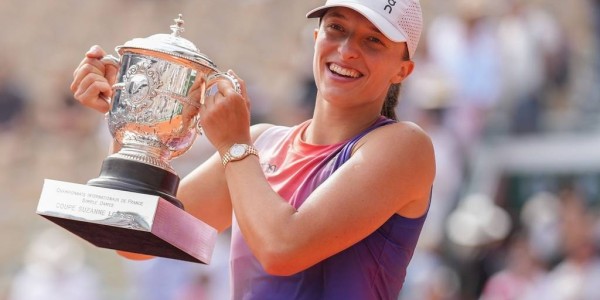  斯维亚泰克卫冕成功，波兰之星闪耀赛场