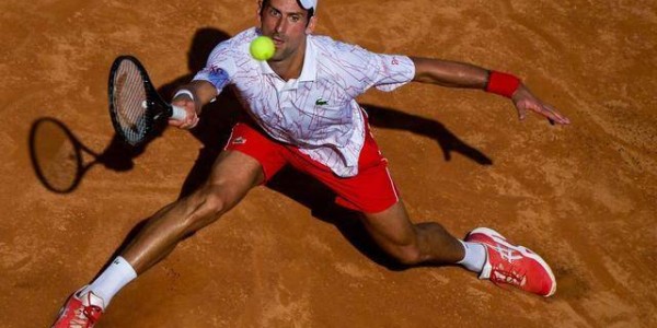  雨中激战考验意志，德约险胜晋级决赛