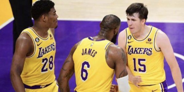  贾巴尔发球上网战术奏效，轻取胜利晋级次轮