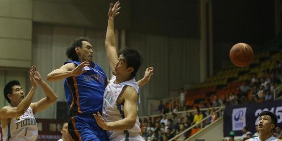  广东宏远快攻如潮大胜四川金强男篮