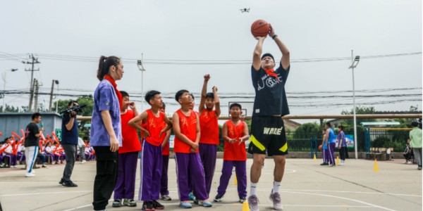  球星公益走进校园，篮球梦想照亮少年未来
