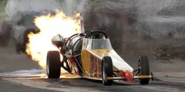  火箭联盟车球大战升级，空中特技决胜毫厘之间  