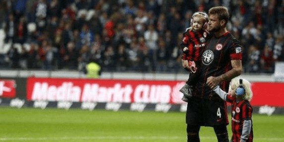  兹维列夫柏林登顶，本土作战斩获职业生涯首冠