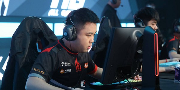  草根选手逆袭之路震撼电竞圈层