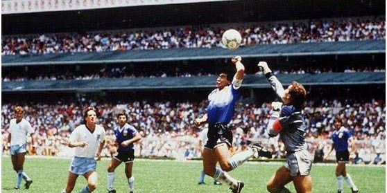  世界杯决赛激战正酣，阿根廷领先巴西