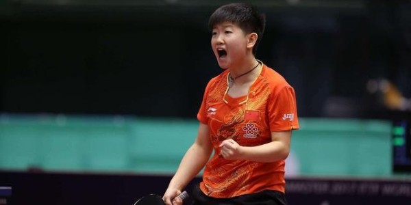  鲍里妮化解赛点逆转晋级次轮