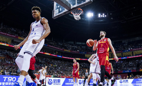  公牛拉文空中作业暴扣点燃全场