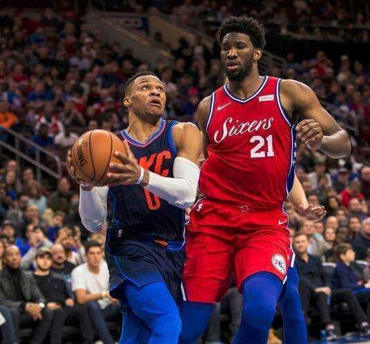  恩比德内线称霸，76人主场轻取尼克斯队